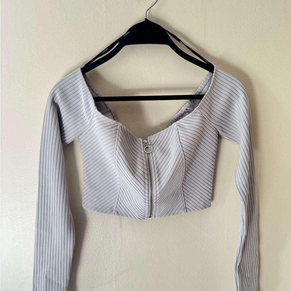Women's Gray Long Sleeve Zip-Up Top